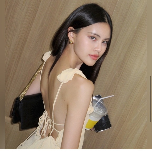 ❌SOLD❌H&M Studio Collection TWIST-DETAIL CRINKLED DRESS in Pastel Yellow - Picture 8 of 16